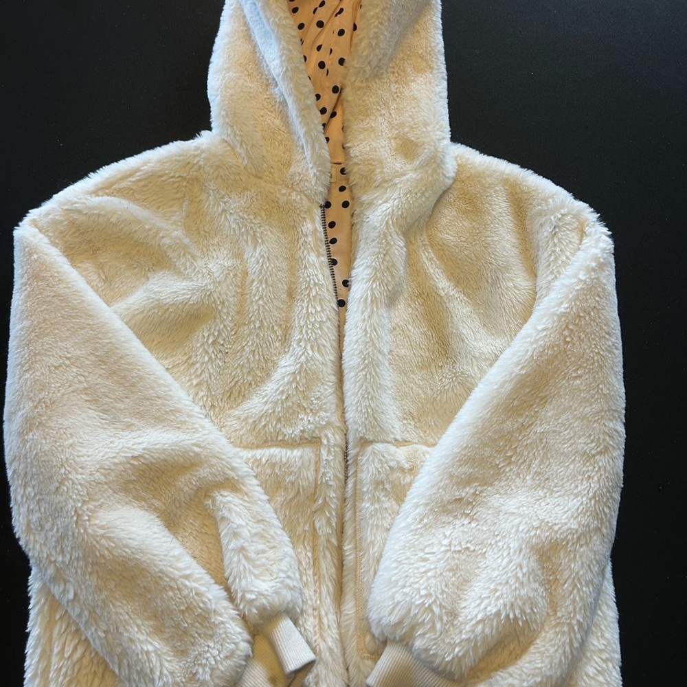 Cozy White Fleece Jacket with Polka Dot Lining